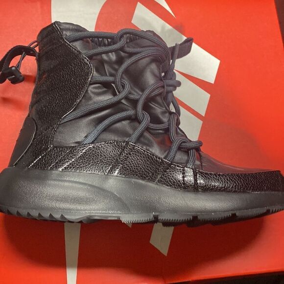 Nike Sneaker Boots Tanjun Size 5 New Y - Picture 9 of 9